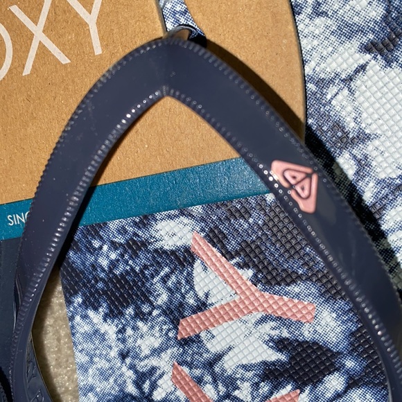 NEW Roxy tie dye flip flops/thong/sandals - Picture 4 of 12